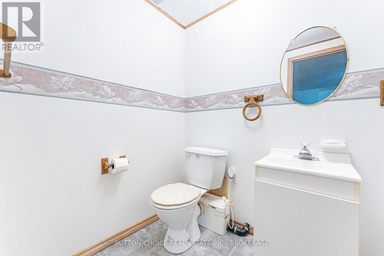 246 Yonge Street Property Photo 31
