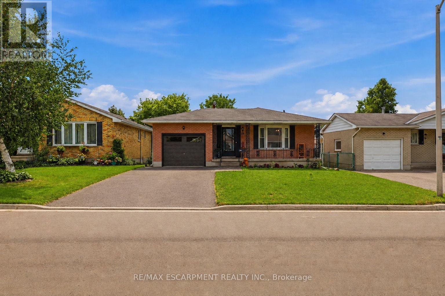 58 VANIER PLACE Property Photo 1