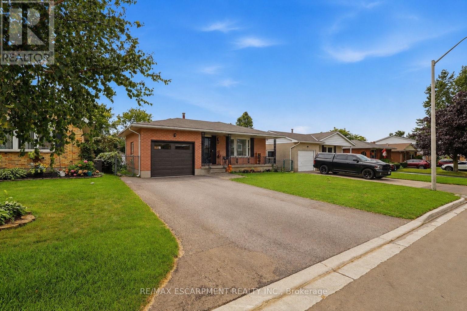 58 Vanier Place Property Photo 2