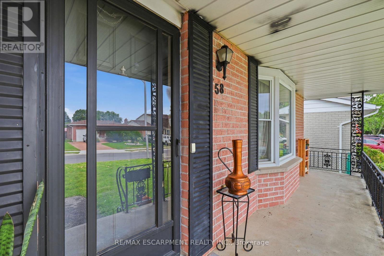 58 Vanier Place Property Photo 4