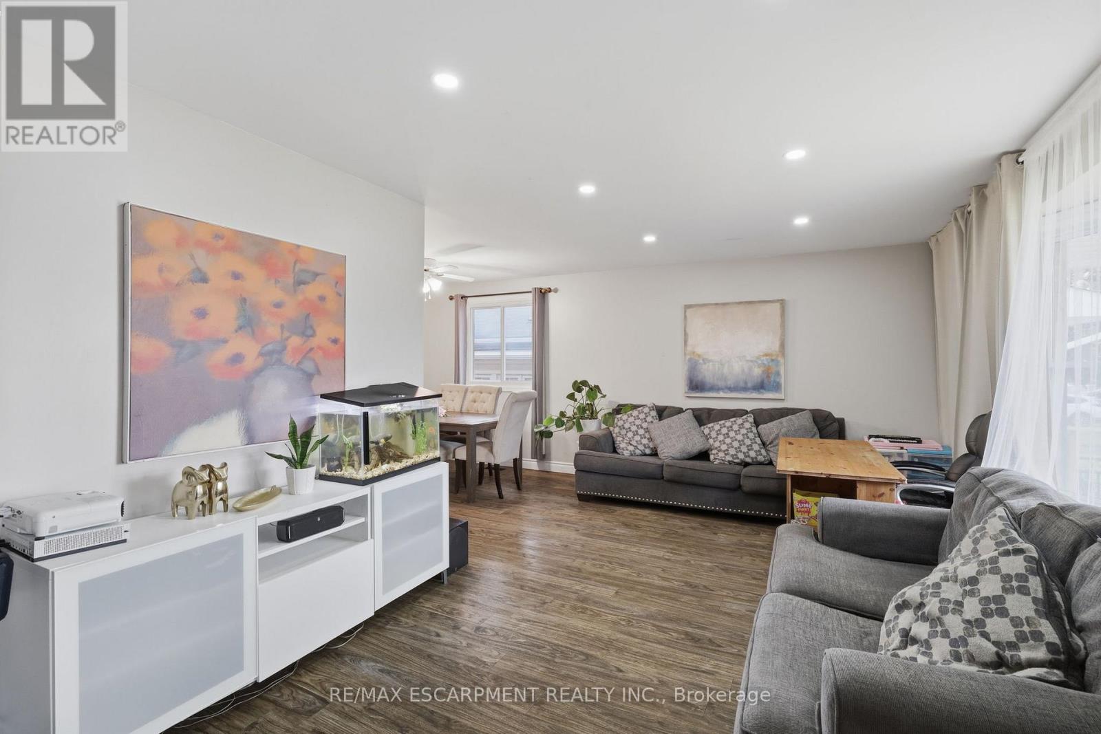 58 Vanier Place Property Photo 5