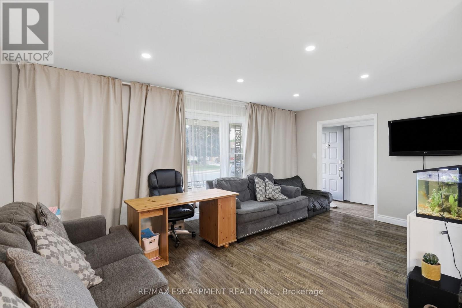 58 Vanier Place Property Photo 8