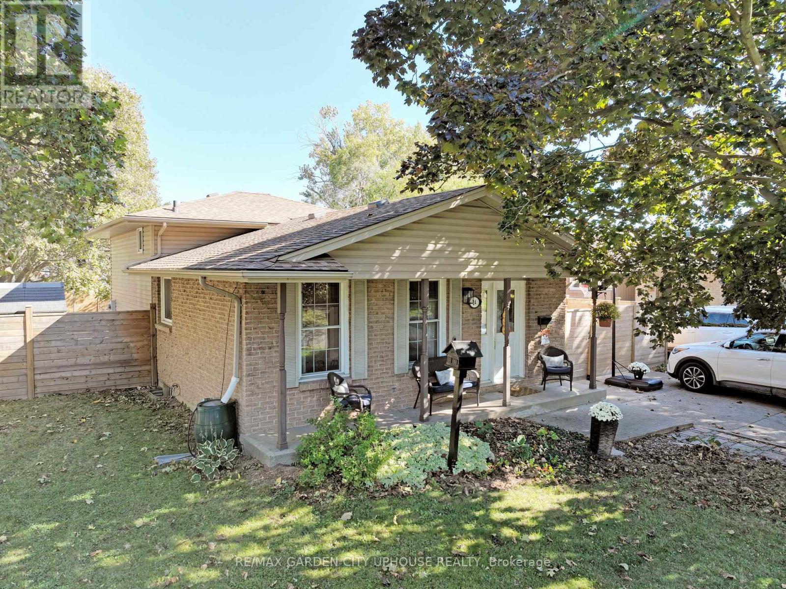 24 GREENMEADOW COURT Property Photo 1