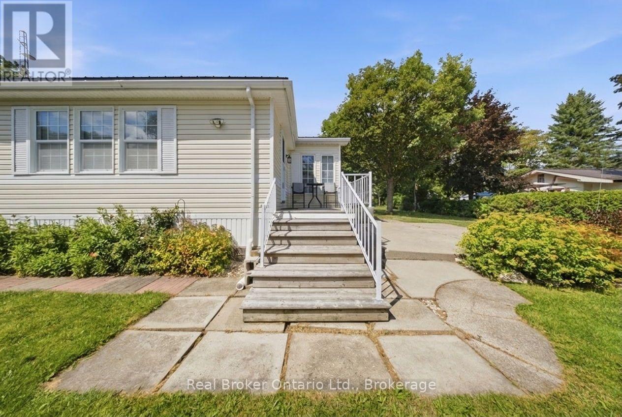 428 Pine Pass Property Photo 4