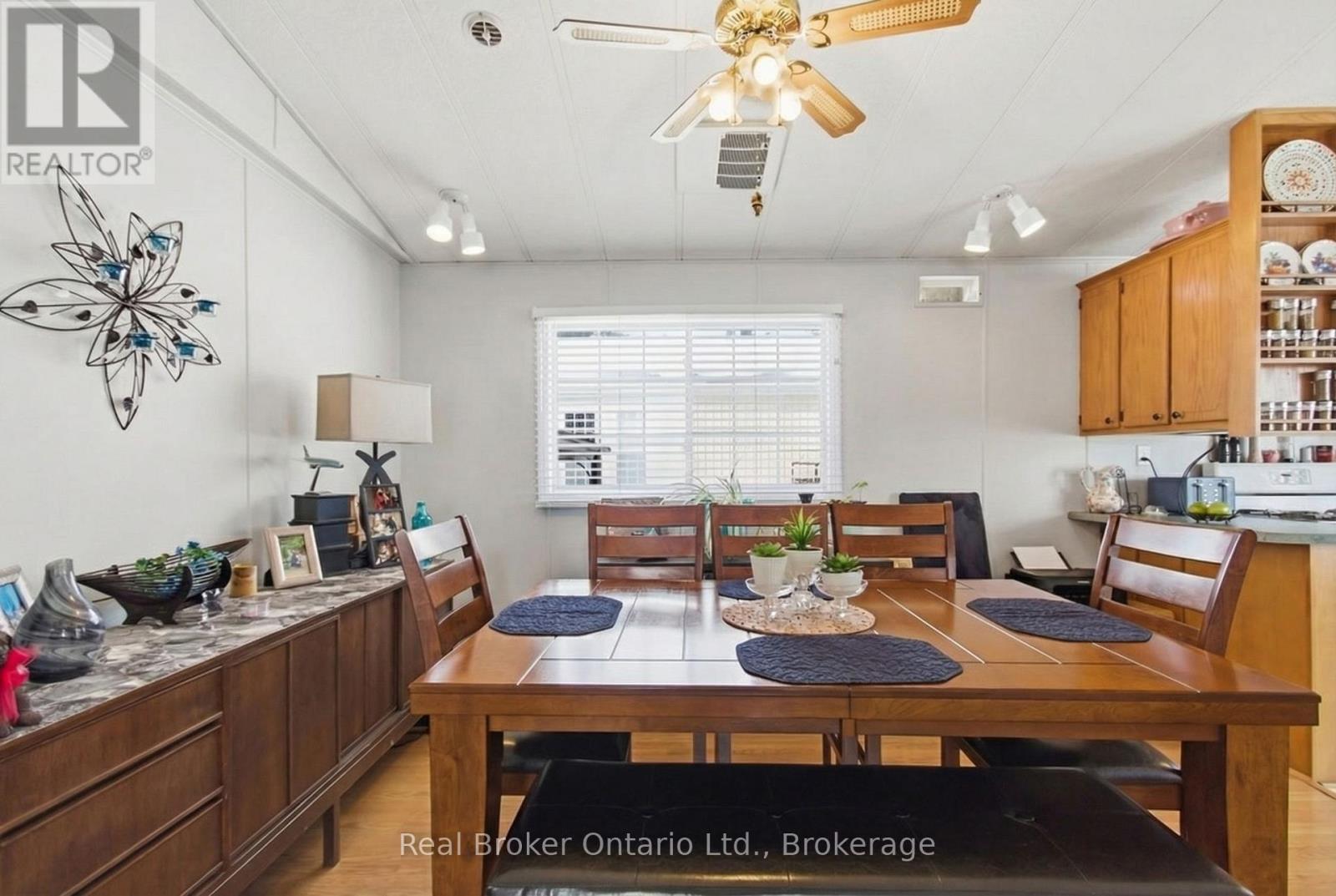 428 Pine Pass Property Photo 12
