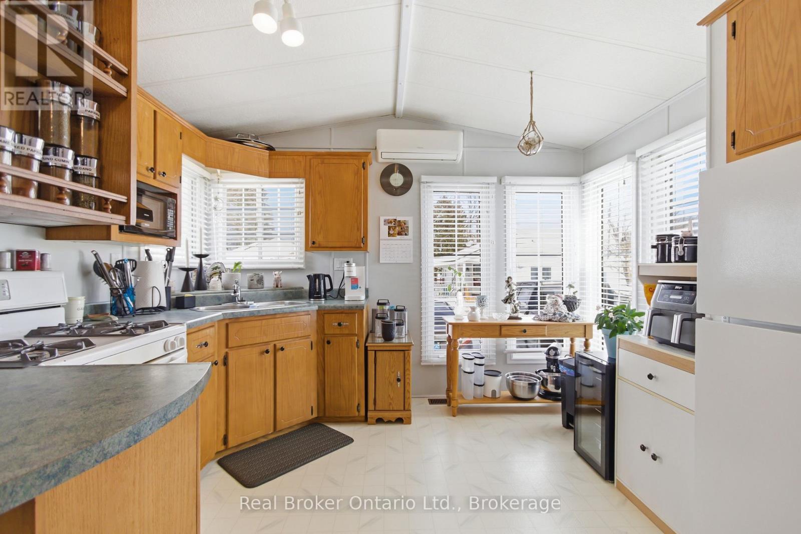 428 Pine Pass Property Photo 14