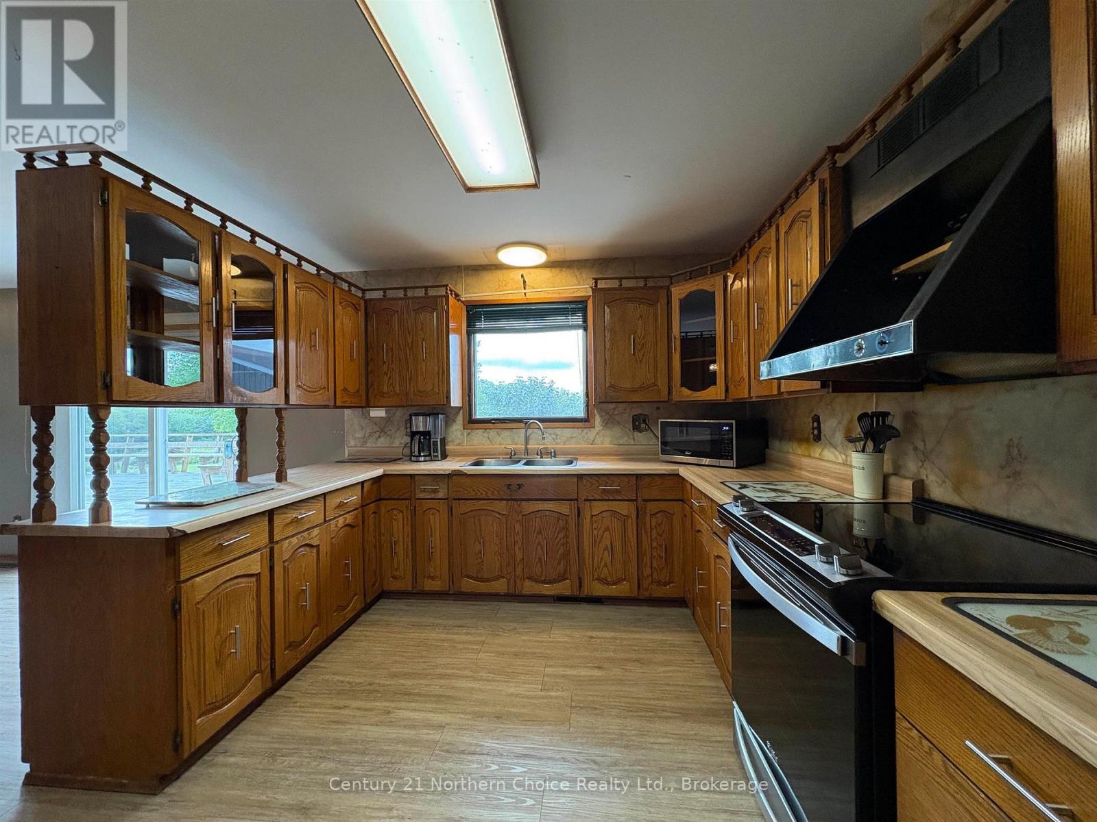 859 Burriss Road E Property Photo 6