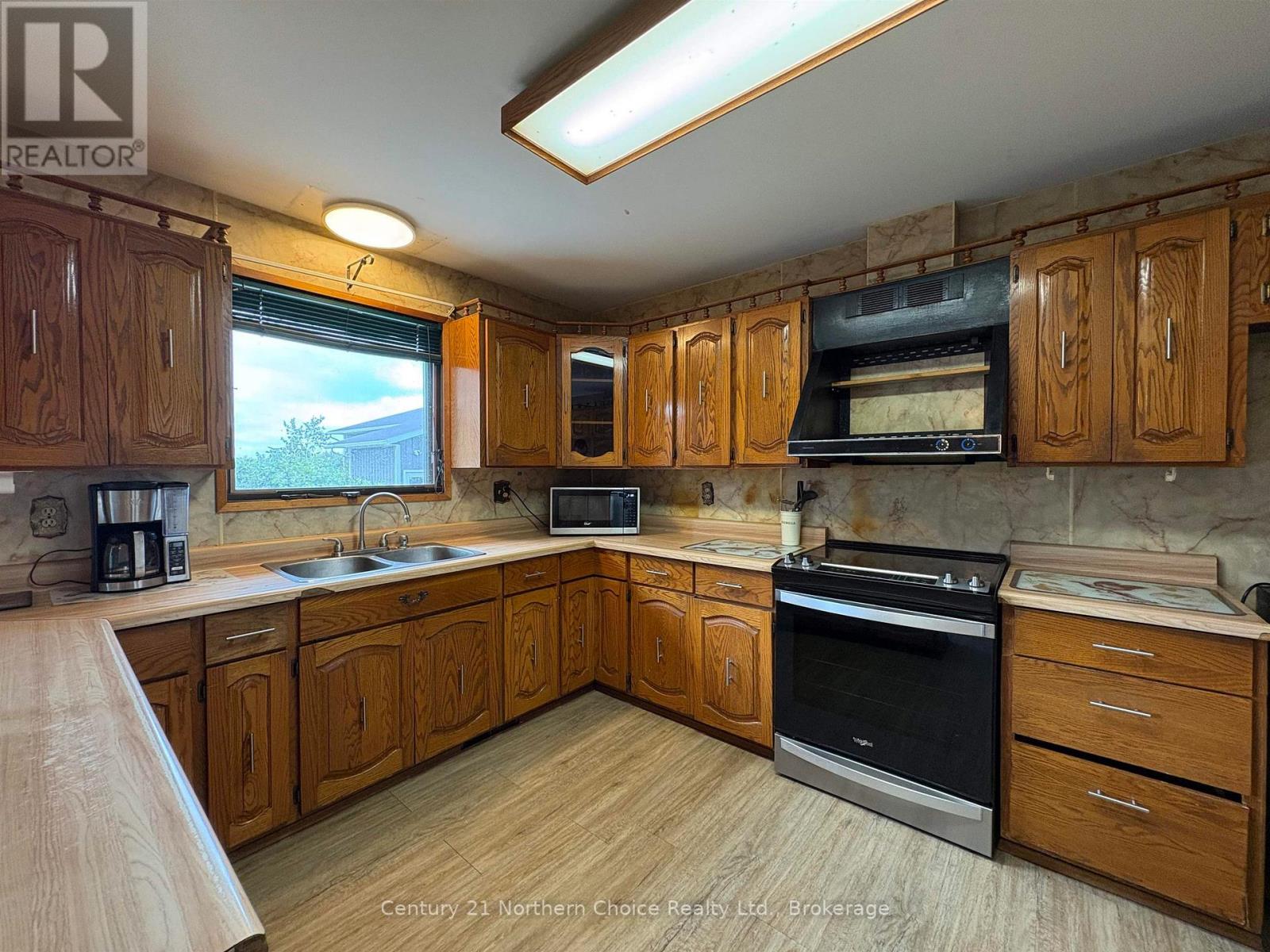 859 Burriss Road E Property Photo 8