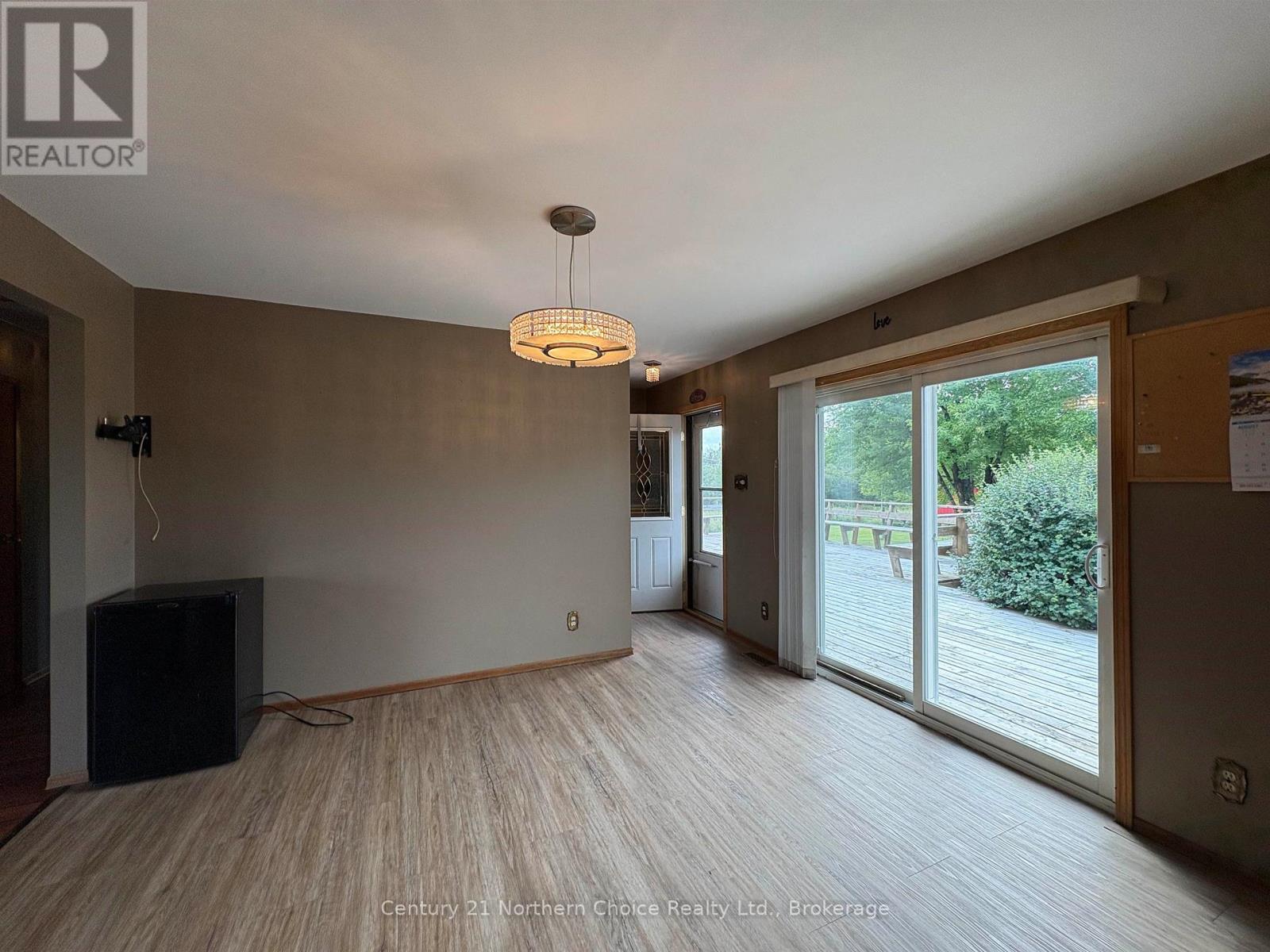 859 Burriss Road E Property Photo 9