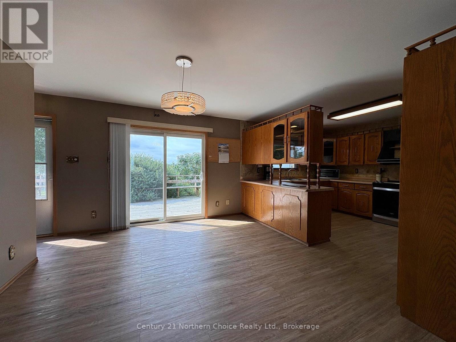 859 Burriss Road E Property Photo 10