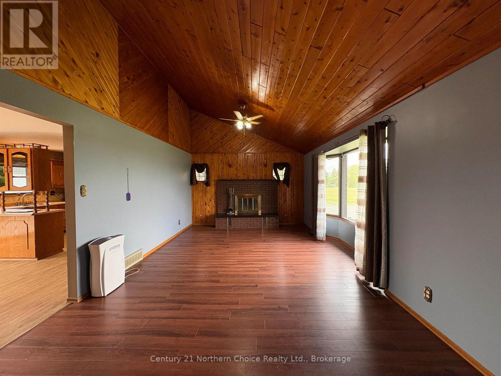 859 Burriss Road E Property Photo 13