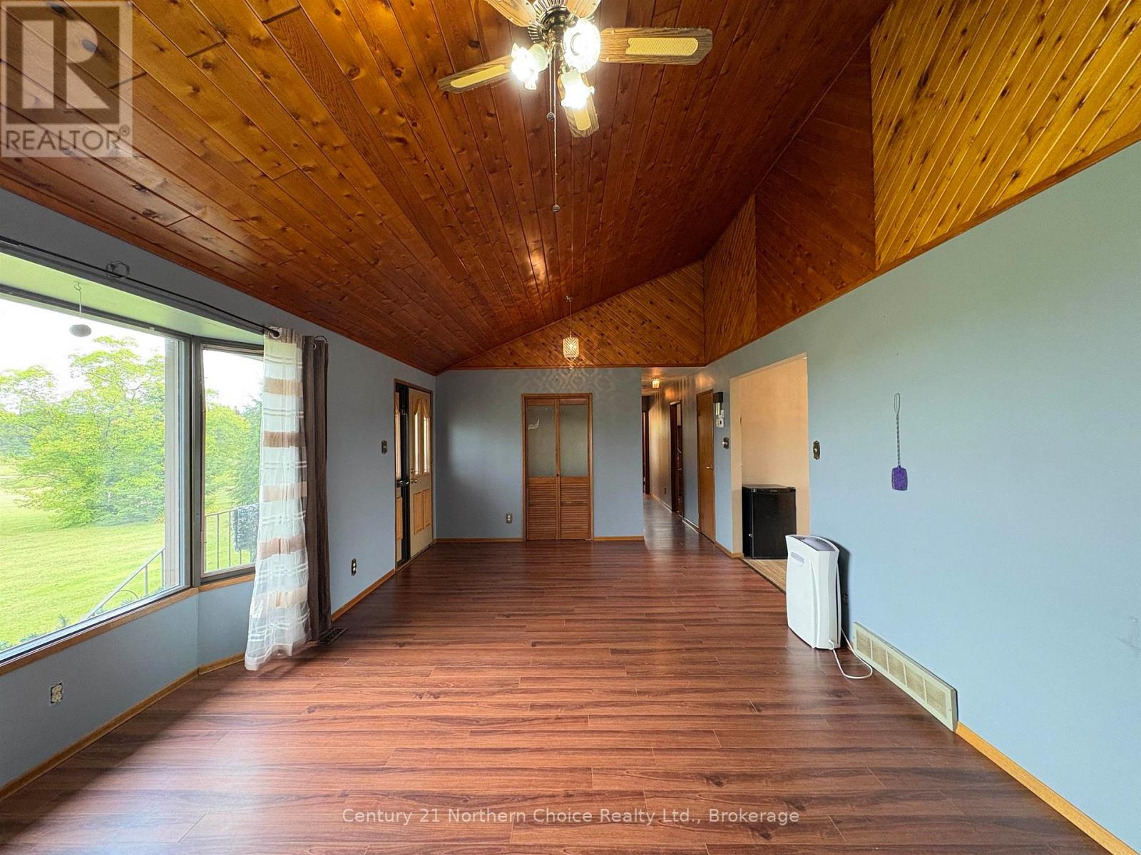 859 Burriss Road E Property Photo 15