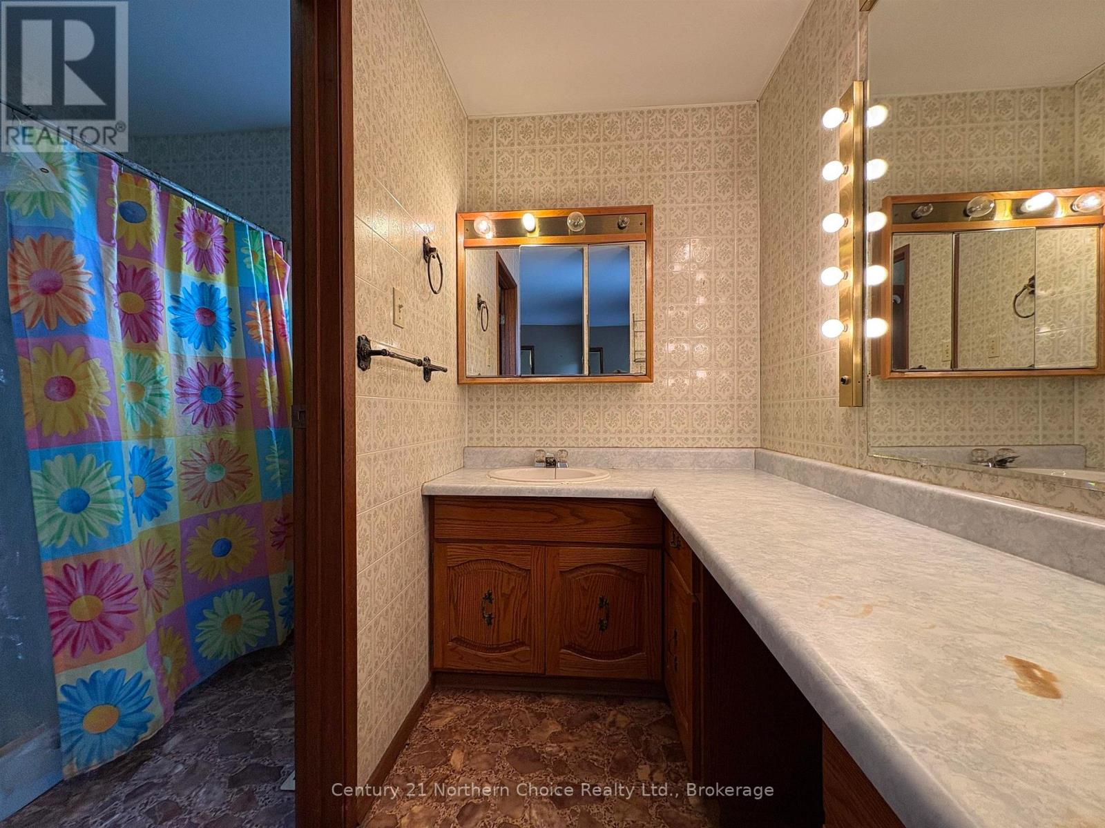 859 Burriss Road E Property Photo 19