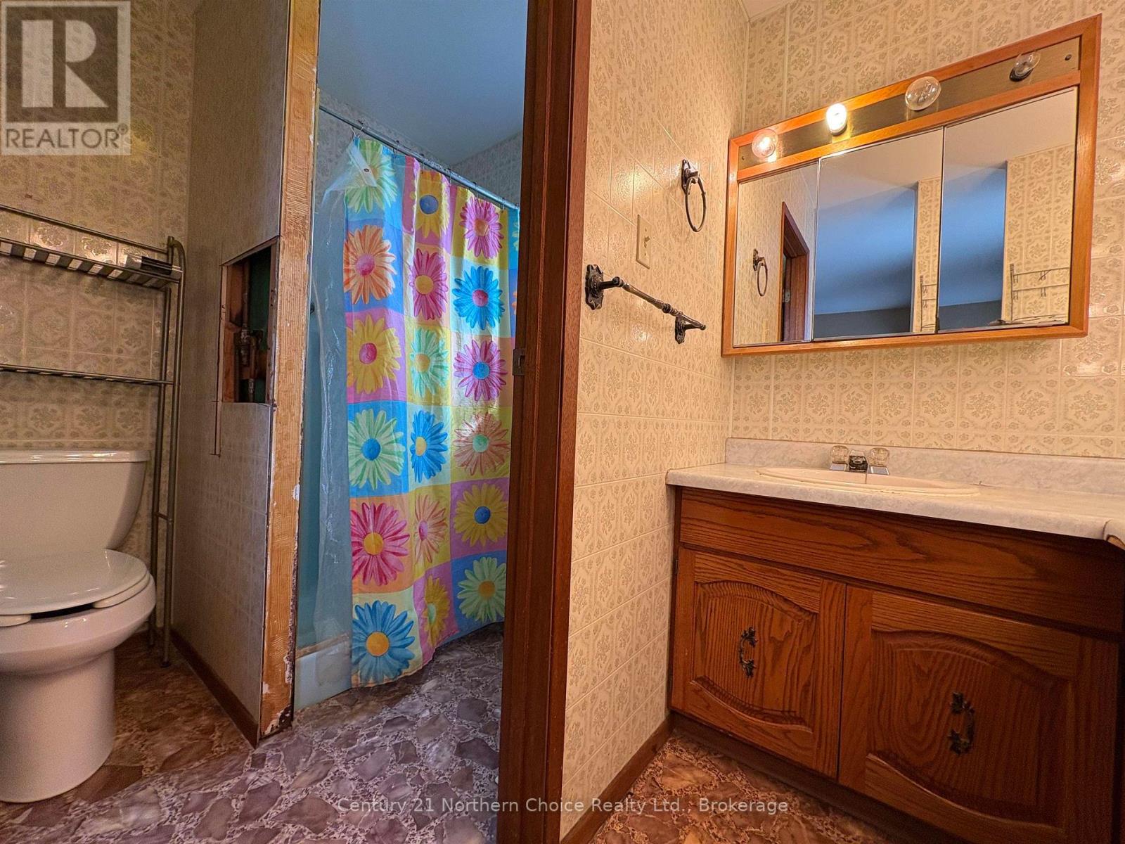 859 Burriss Road E Property Photo 20