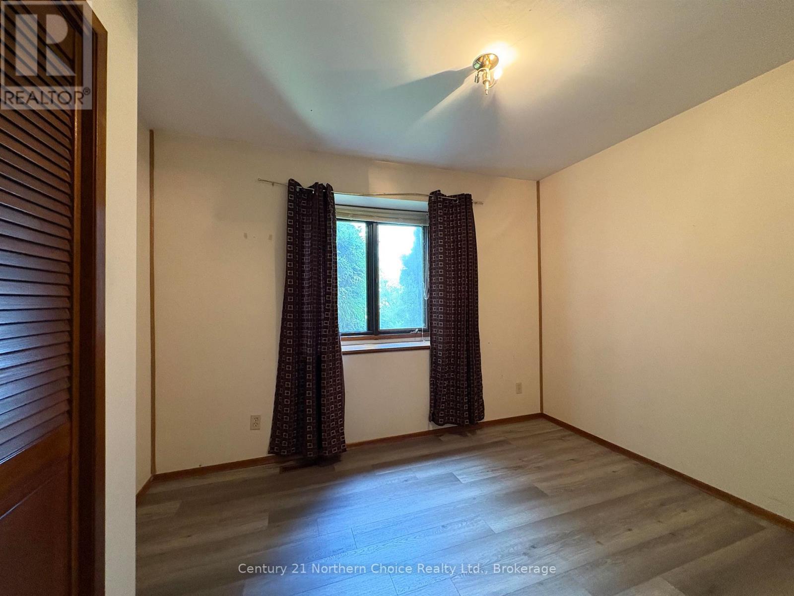 859 Burriss Road E Property Photo 22