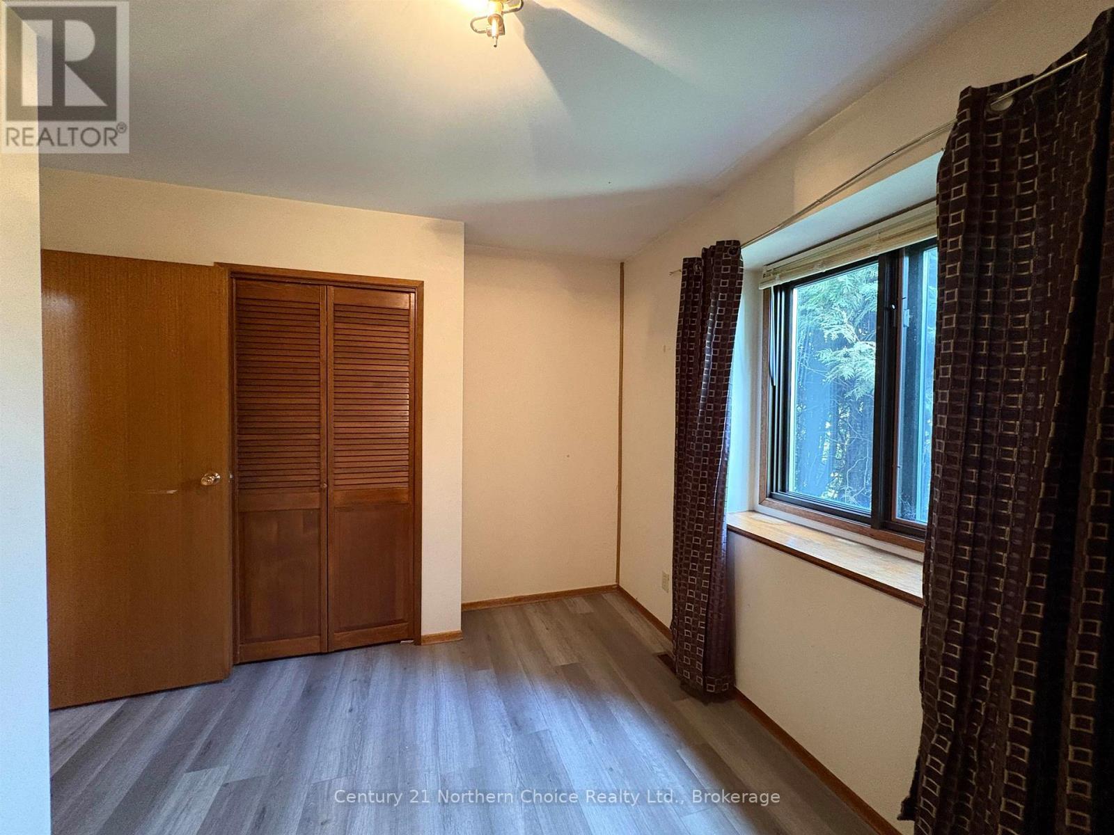 859 Burriss Road E Property Photo 23