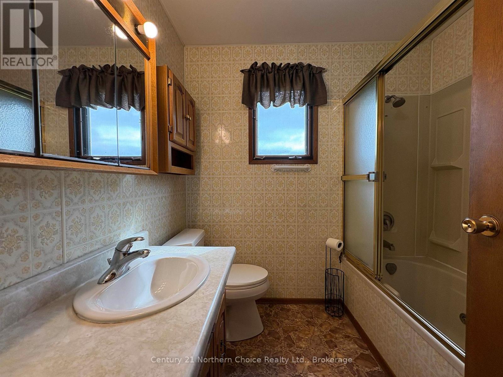 859 Burriss Road E Property Photo 24