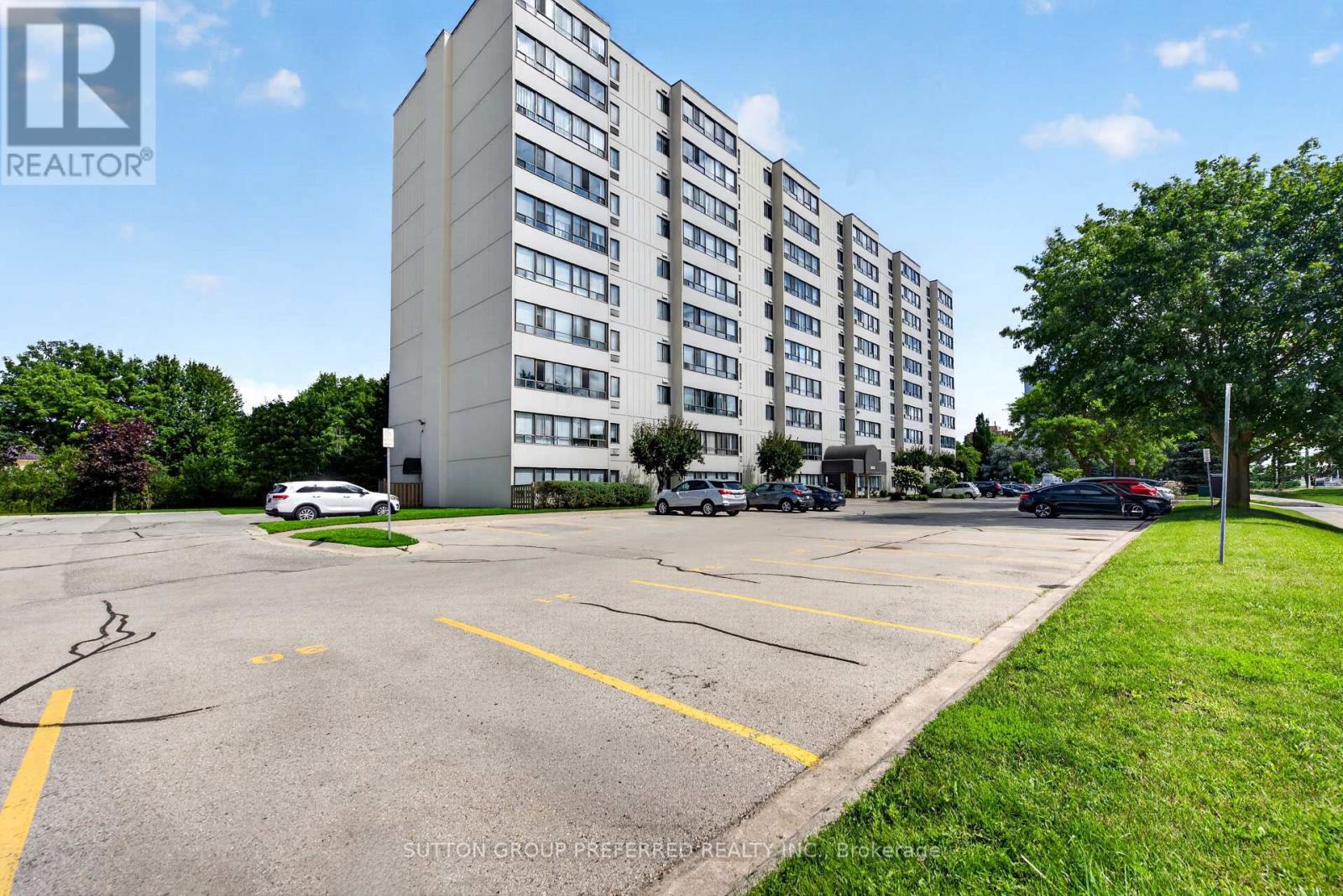 311 - 1600 Adelaide Street N Property Photo 4
