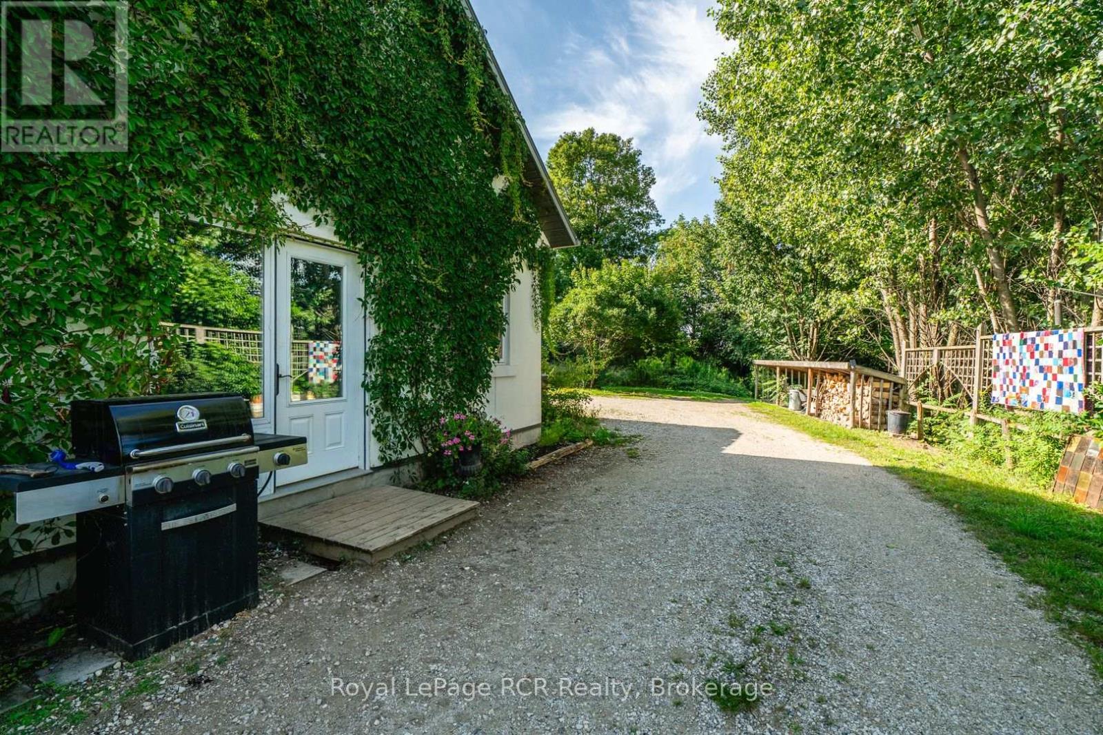 323199 Durham Road E Property Photo 12