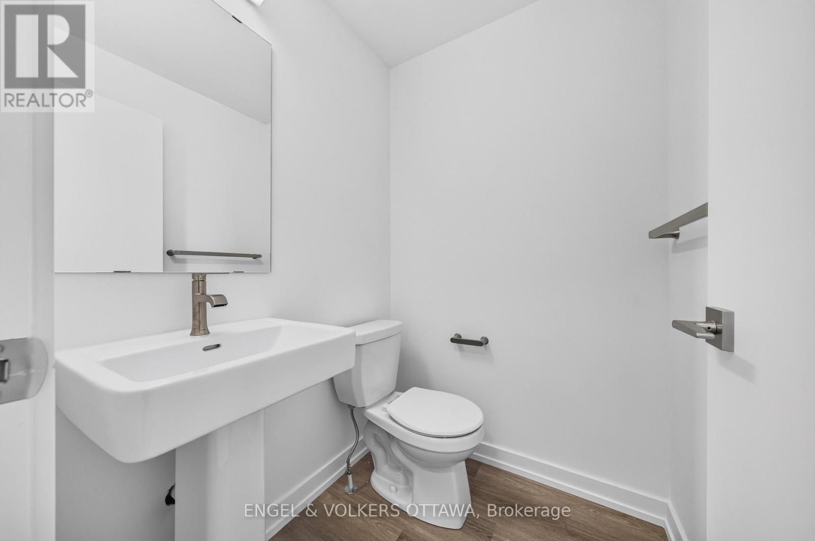 225 Stardust Private Property Photo 4