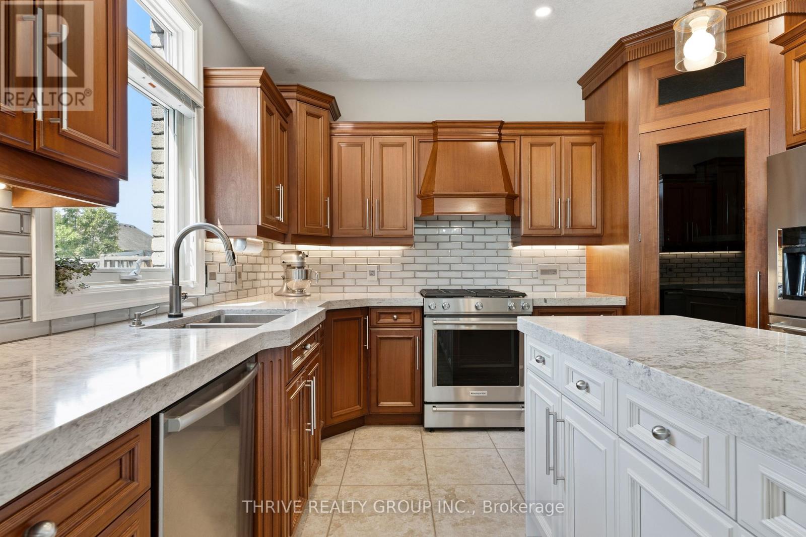 944 Collins Drive Property Photo 11