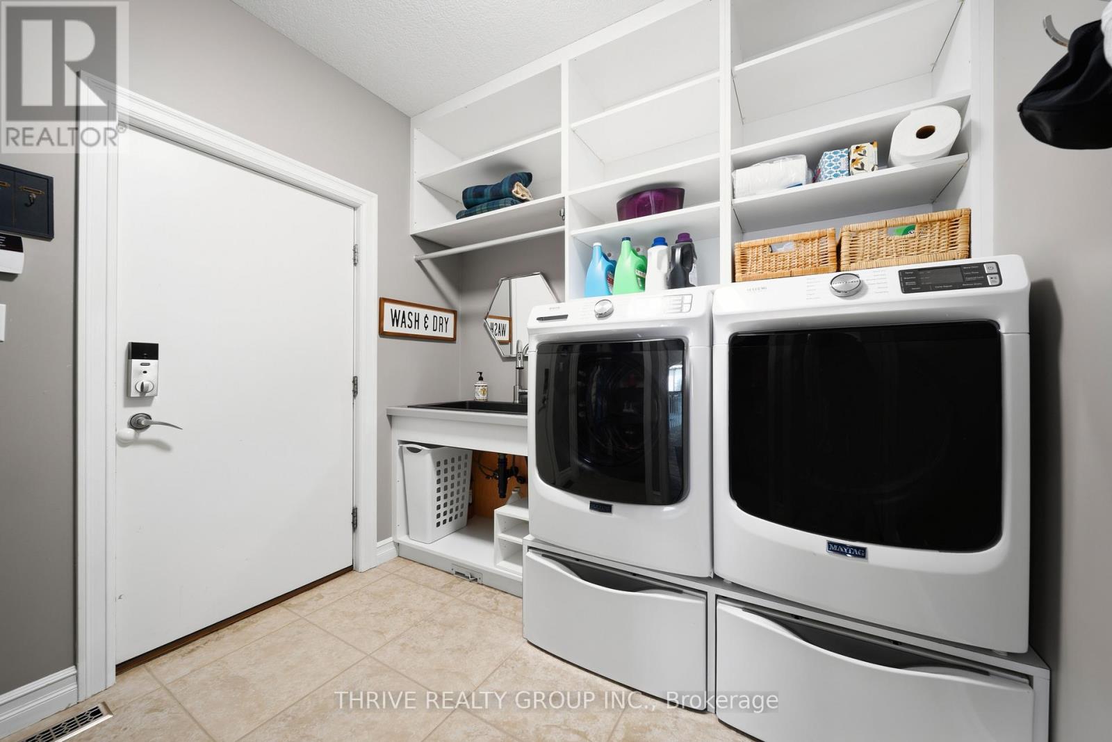 944 Collins Drive Property Photo 16