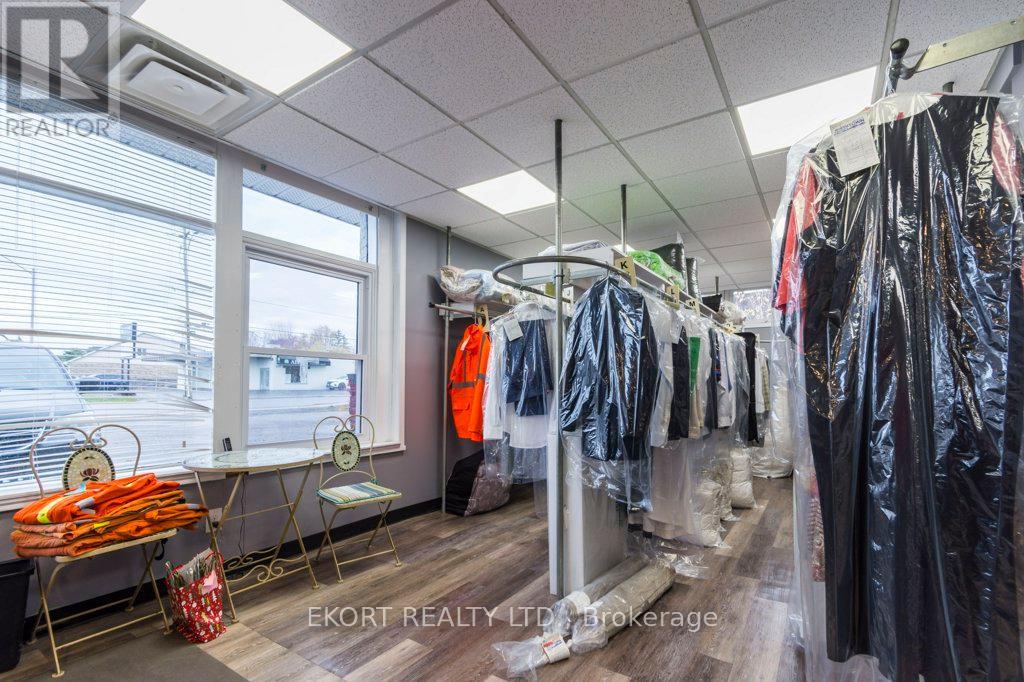 112 College Street W Property Photo 19