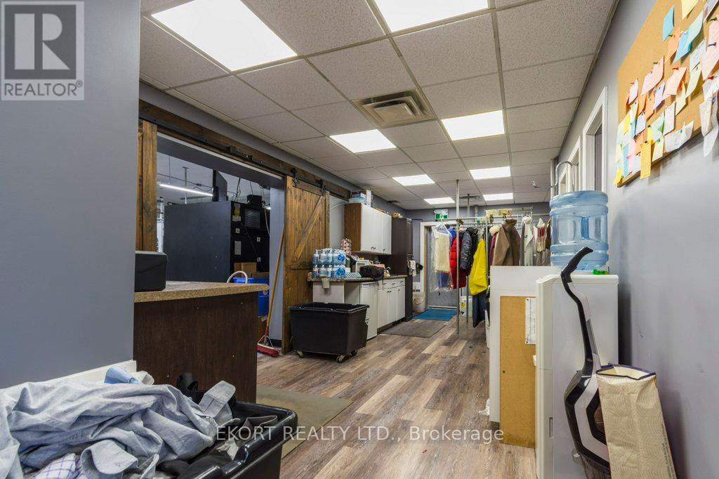 112 College Street W Property Photo 20