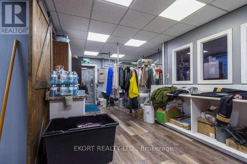 112 College Street W Property Photo 21