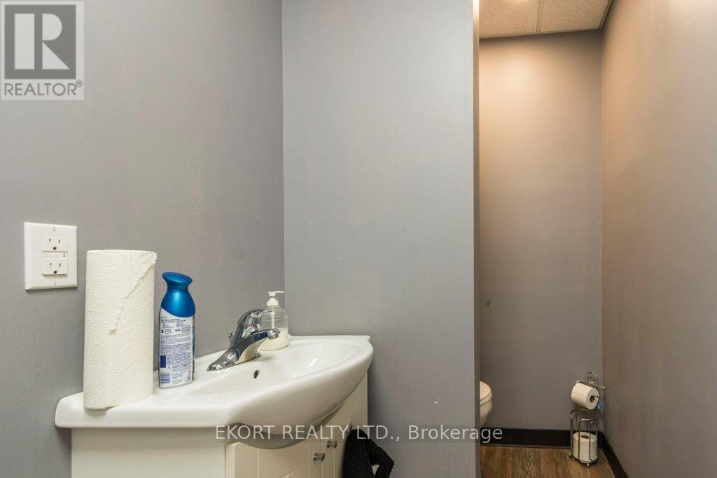 112 College Street W Property Photo 22