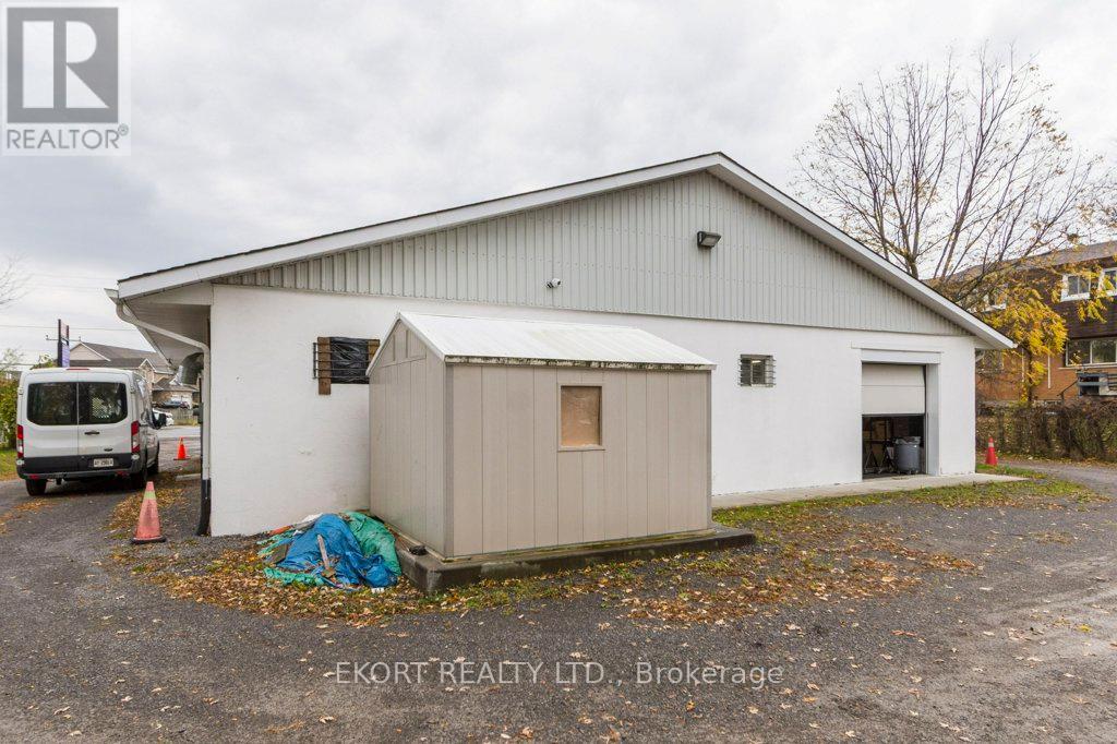 112 College Street W Property Photo 24