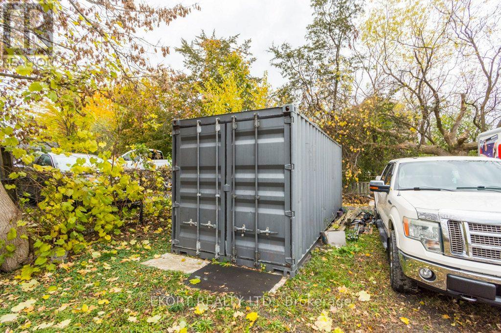 112 College Street W Property Photo 26