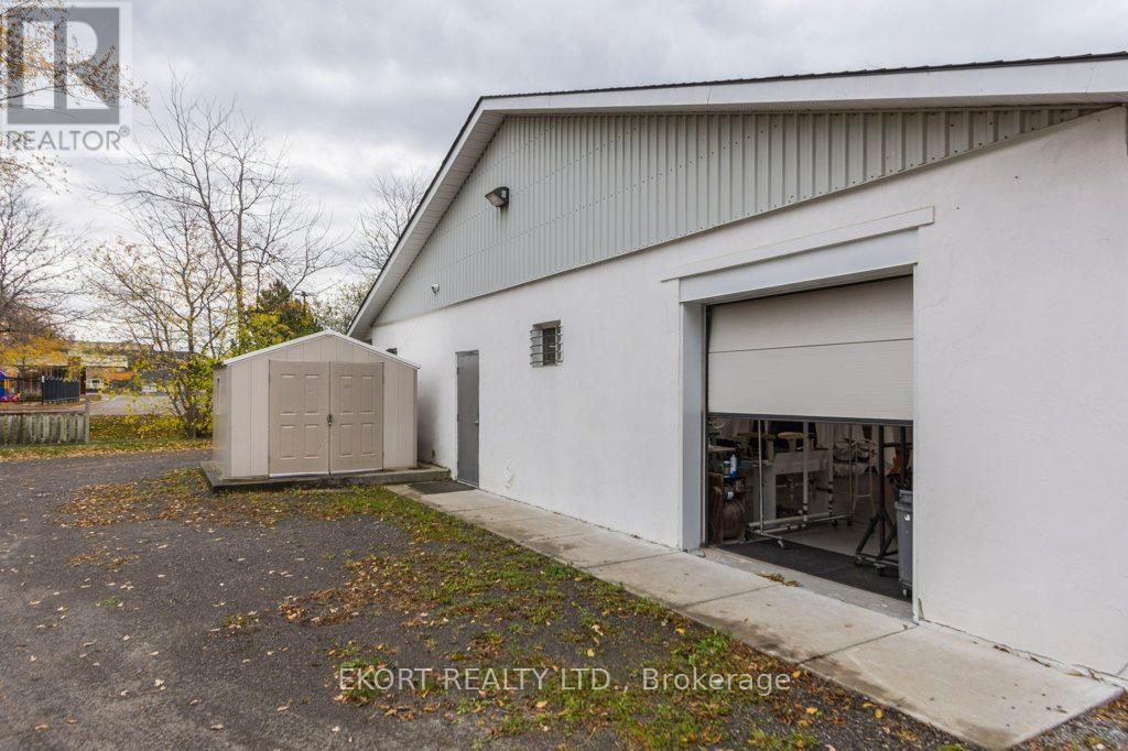 112 College Street W Property Photo 27