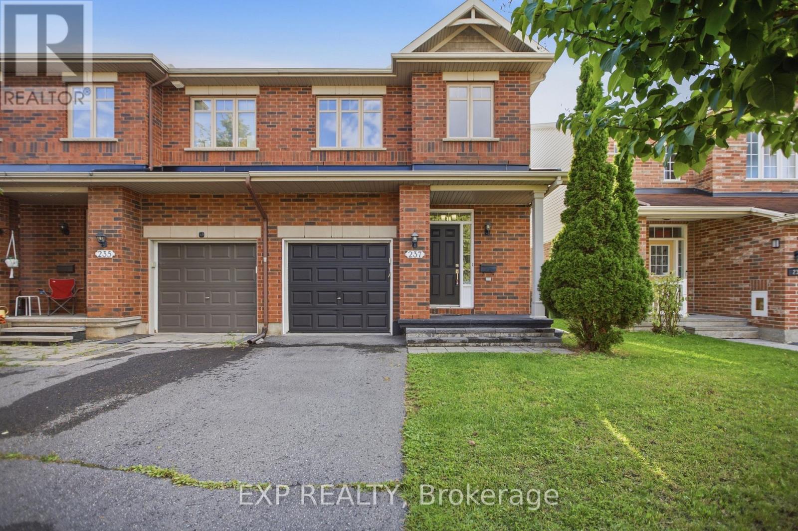 237 Eye Bright Crescent Property Photo 1