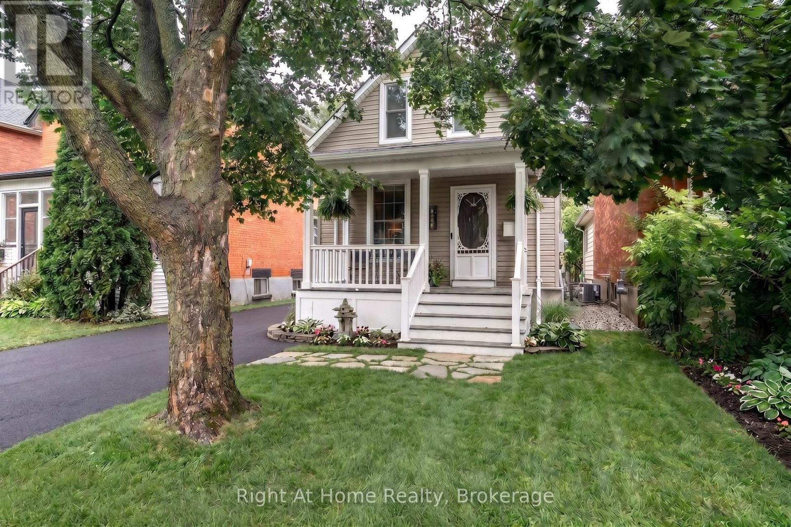386 ALBERT STREET