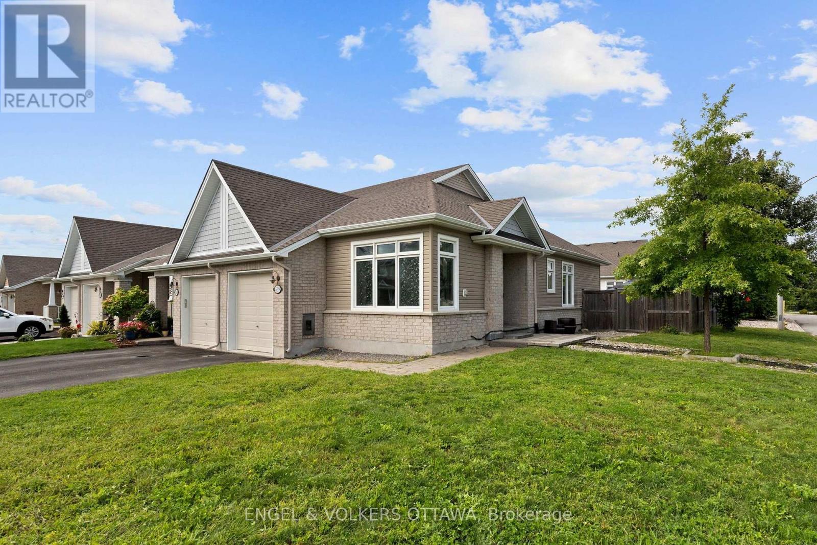 538 Silverbell Crescent Property Photo 1