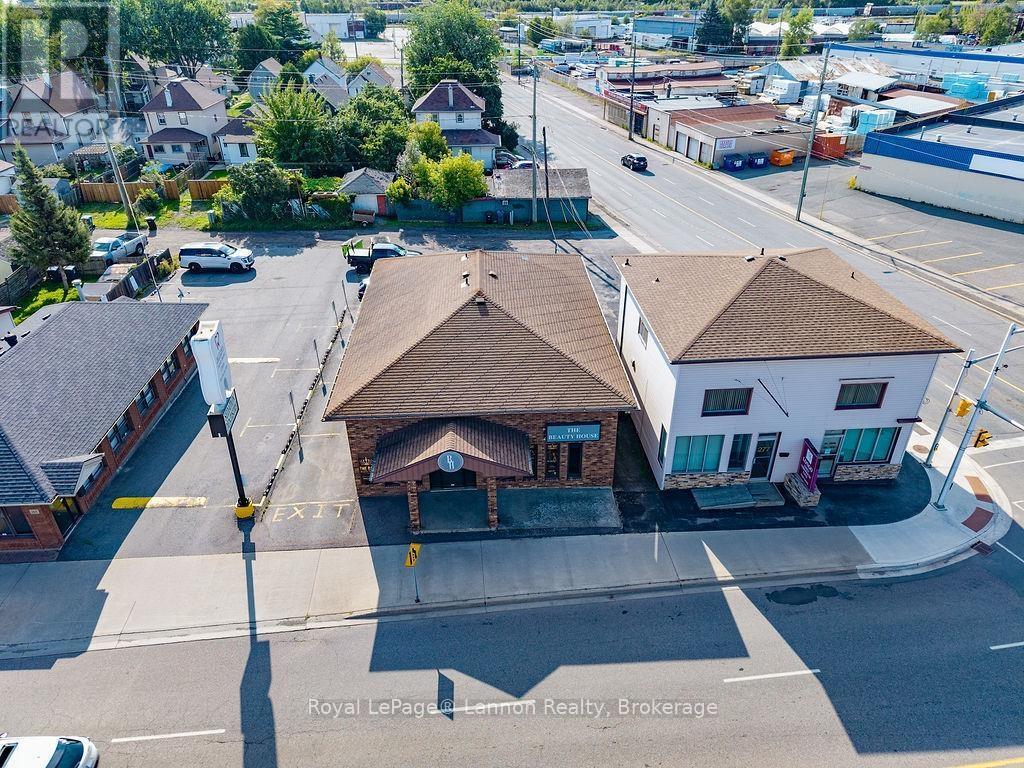 273 Algoma St. S. Property Photo 31
