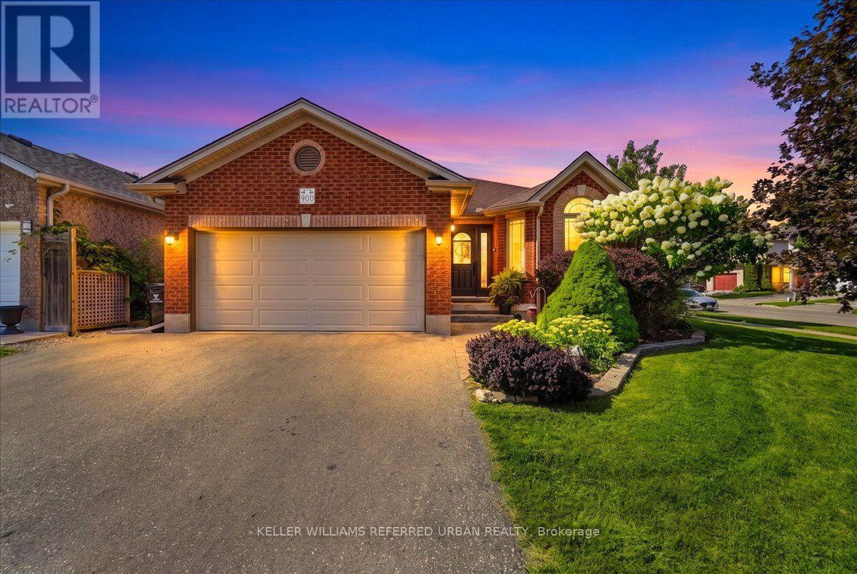 900 KEEWATIN PLACE