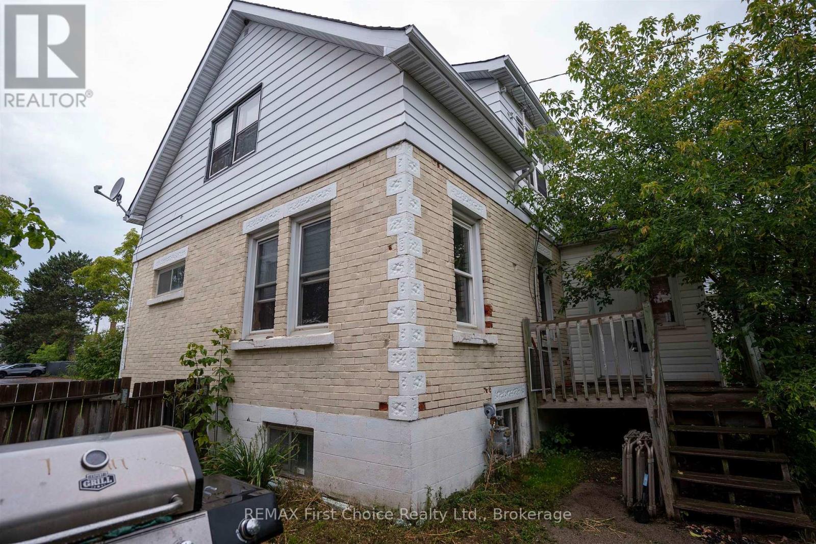 308 Archibald Street N Property Photo 2
