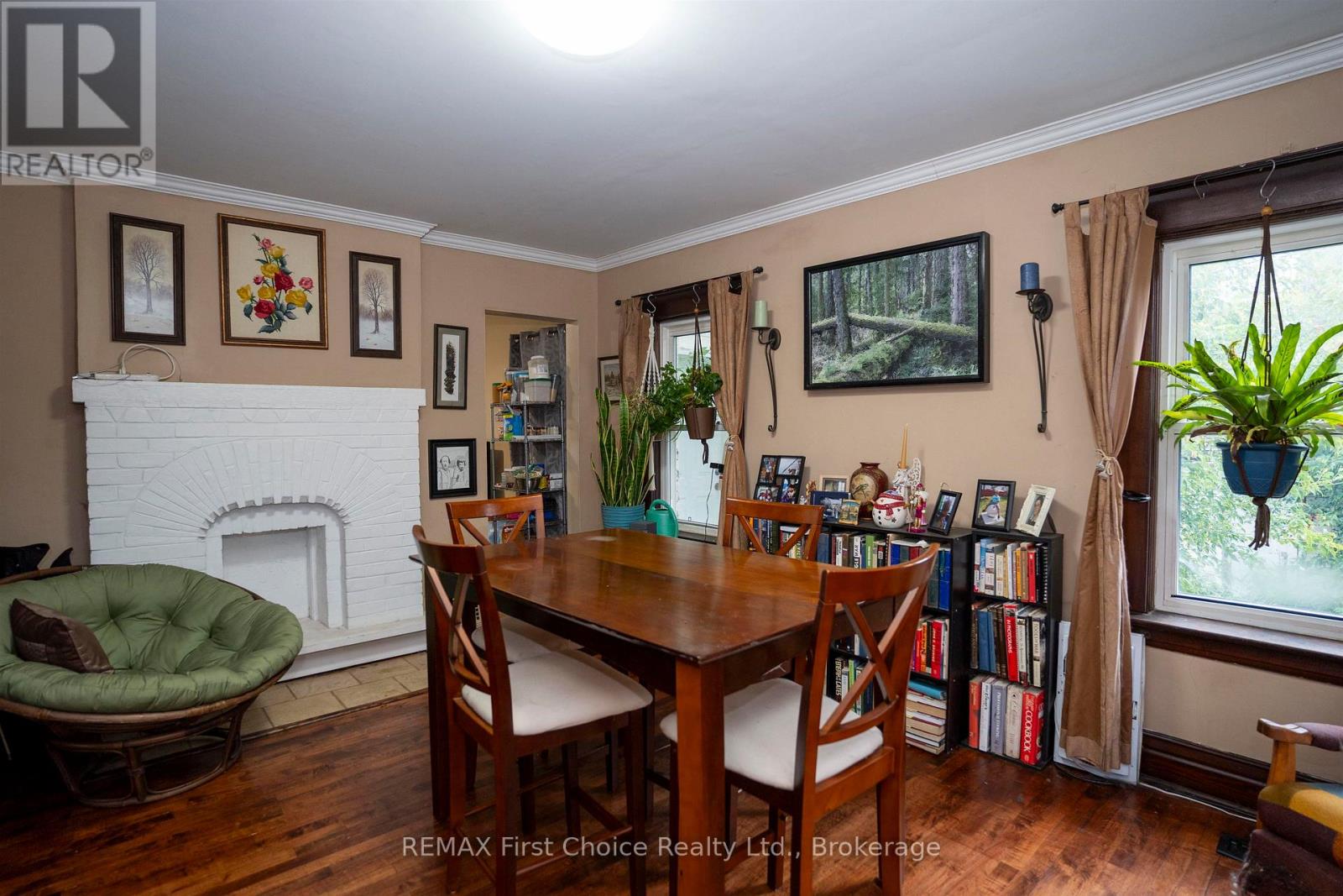 308 Archibald Street N Property Photo 11