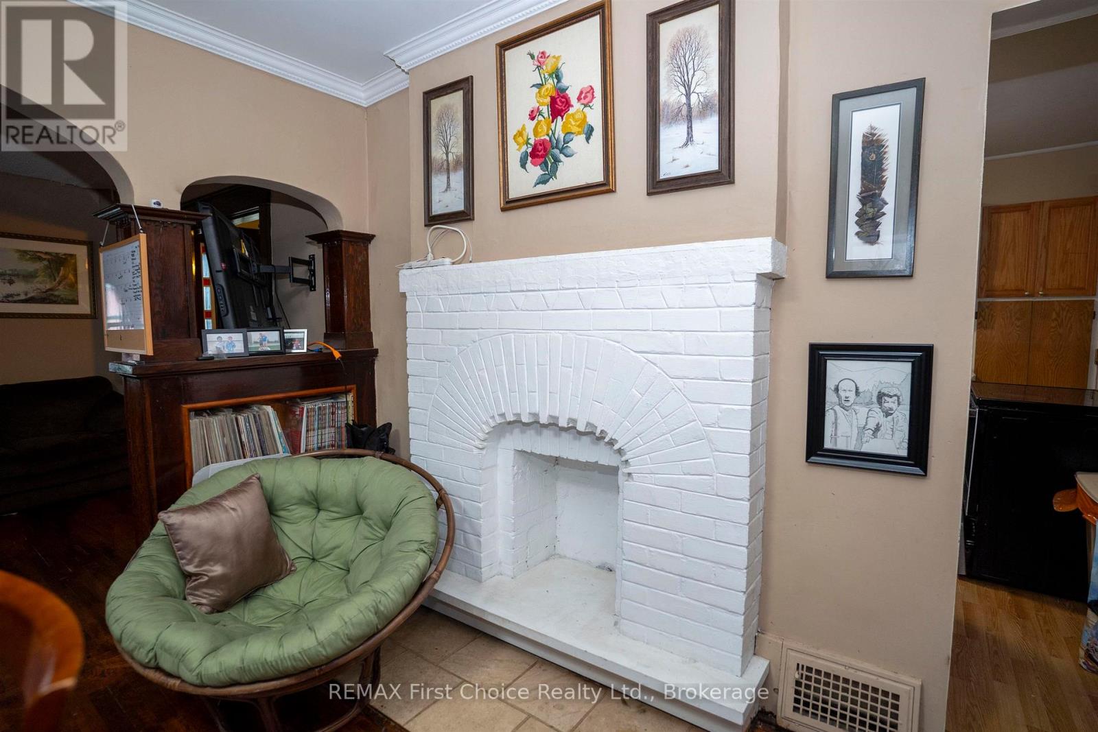 308 Archibald Street N Property Photo 13