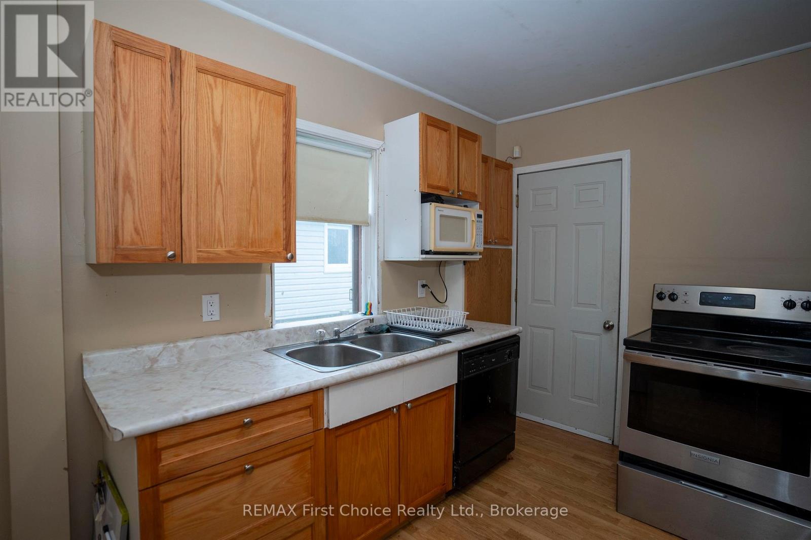 308 Archibald Street N Property Photo 15