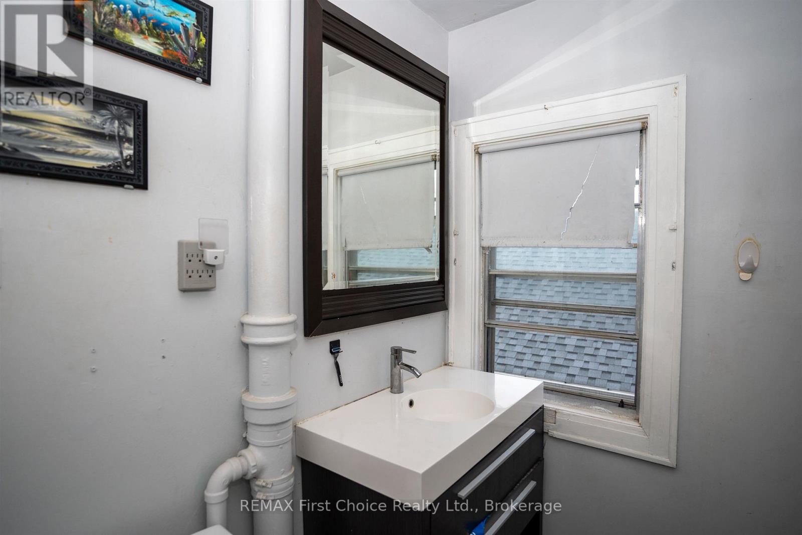 308 Archibald Street N Property Photo 21
