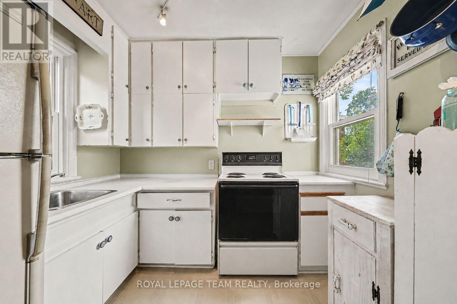 6577 Fourth Line Road Property Photo 4