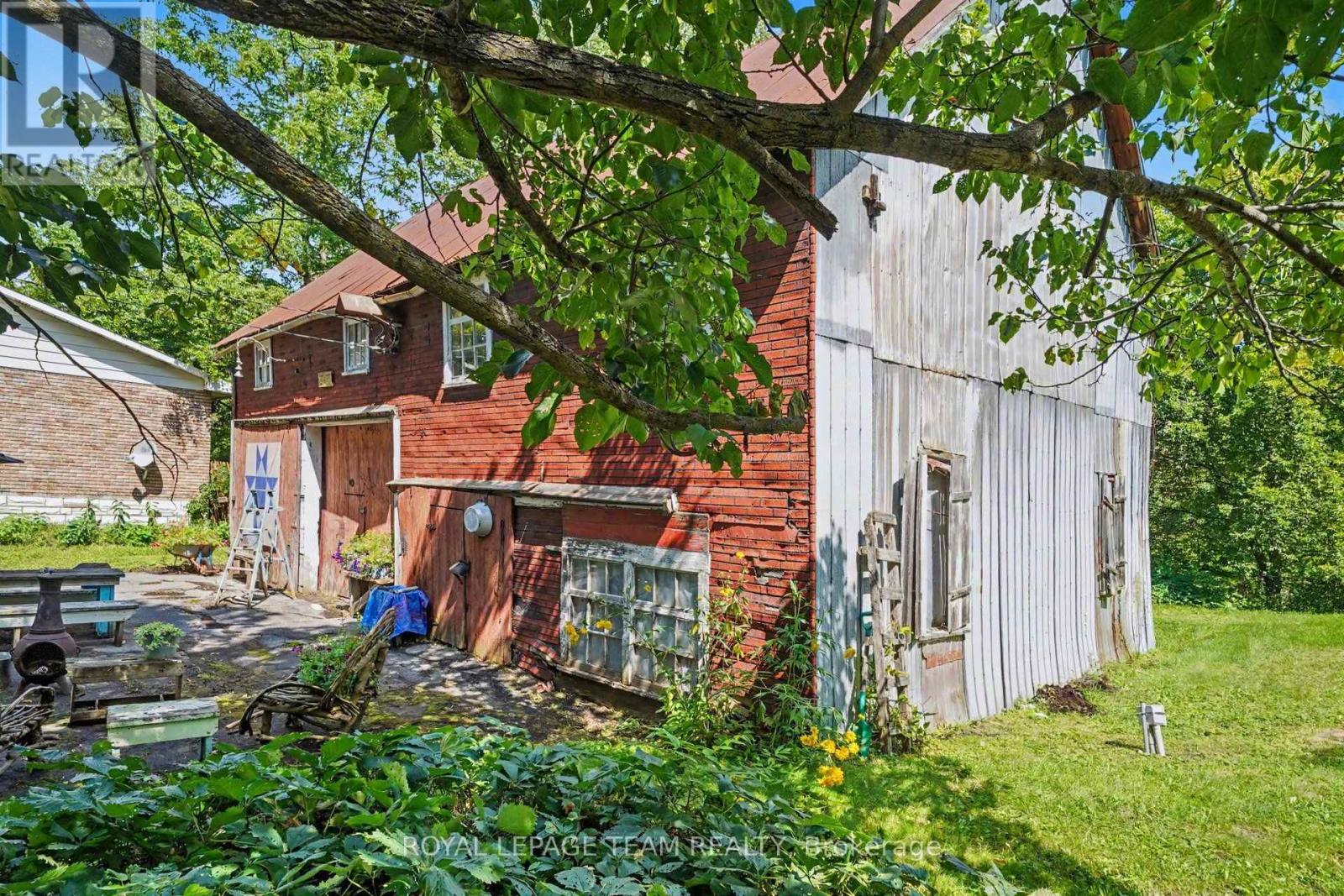 6577 Fourth Line Road Property Photo 17