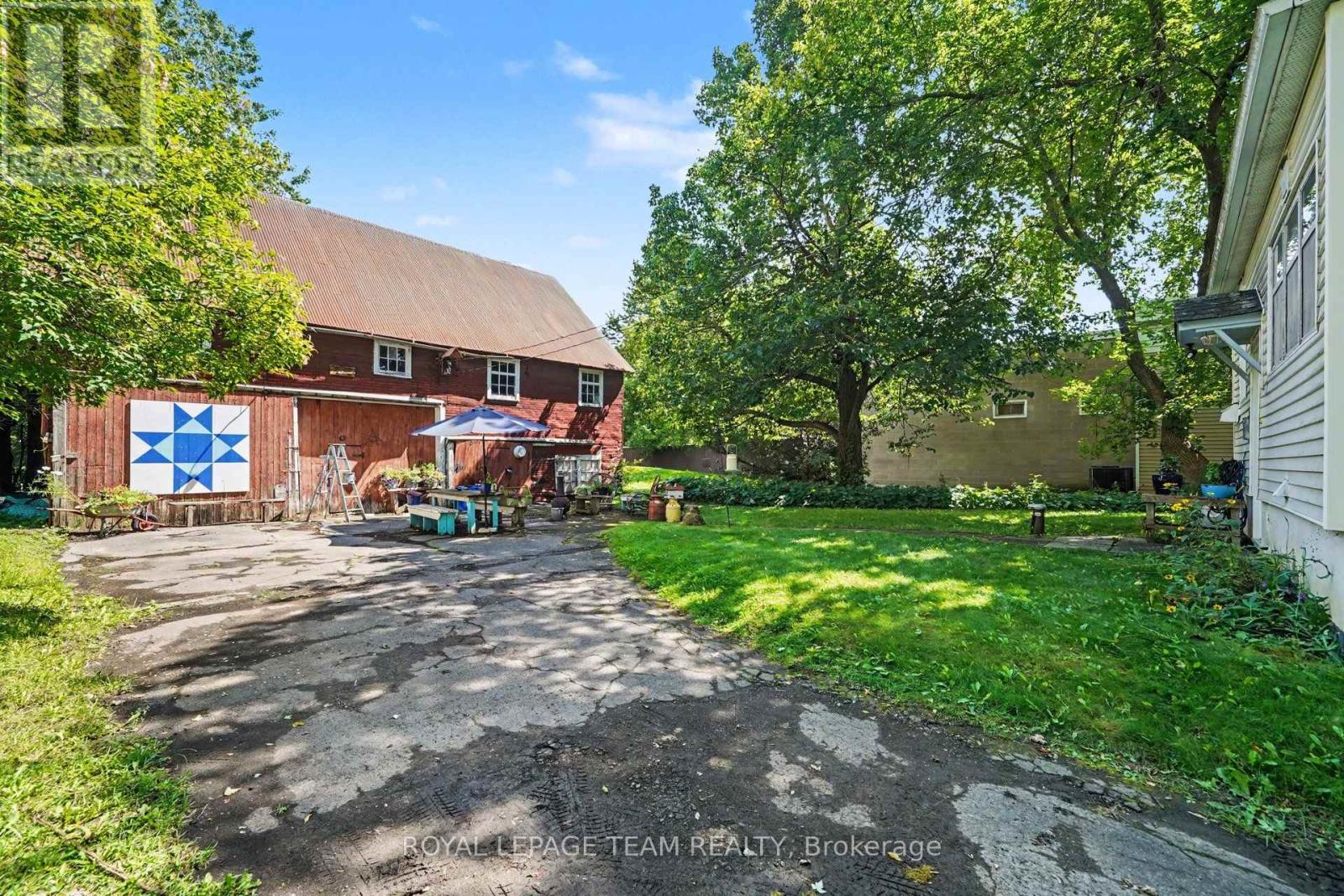 6577 Fourth Line Road Property Photo 18