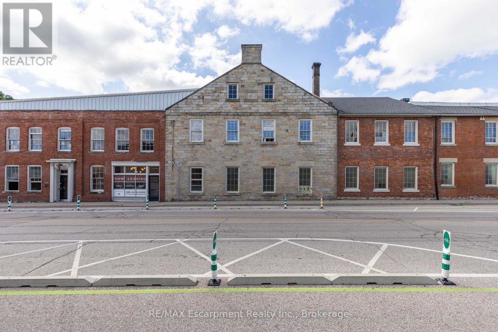 205 - 64 Hatt Street Property Photo 6