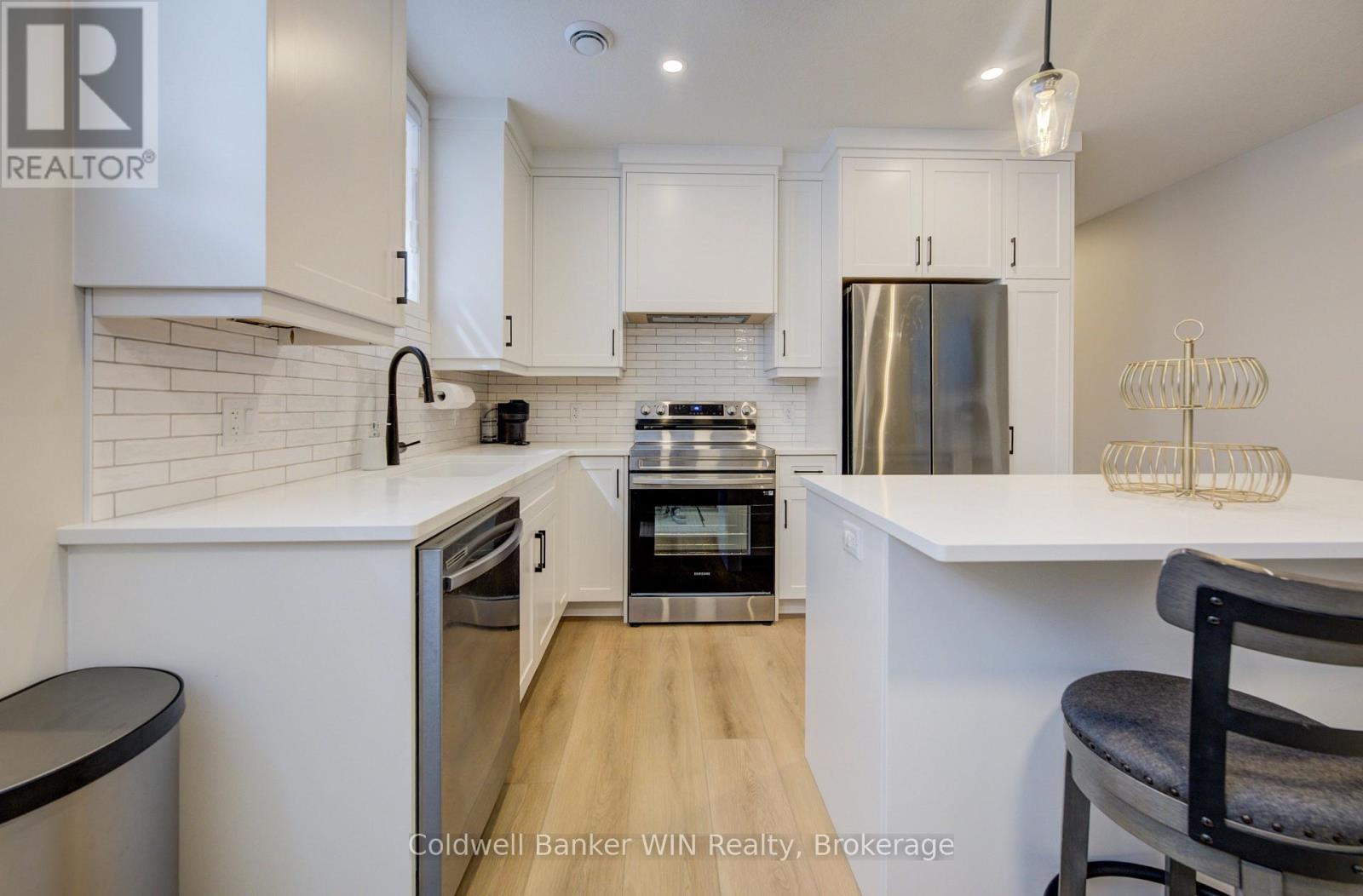 3 - 440 Wellington Street E Property Photo 5