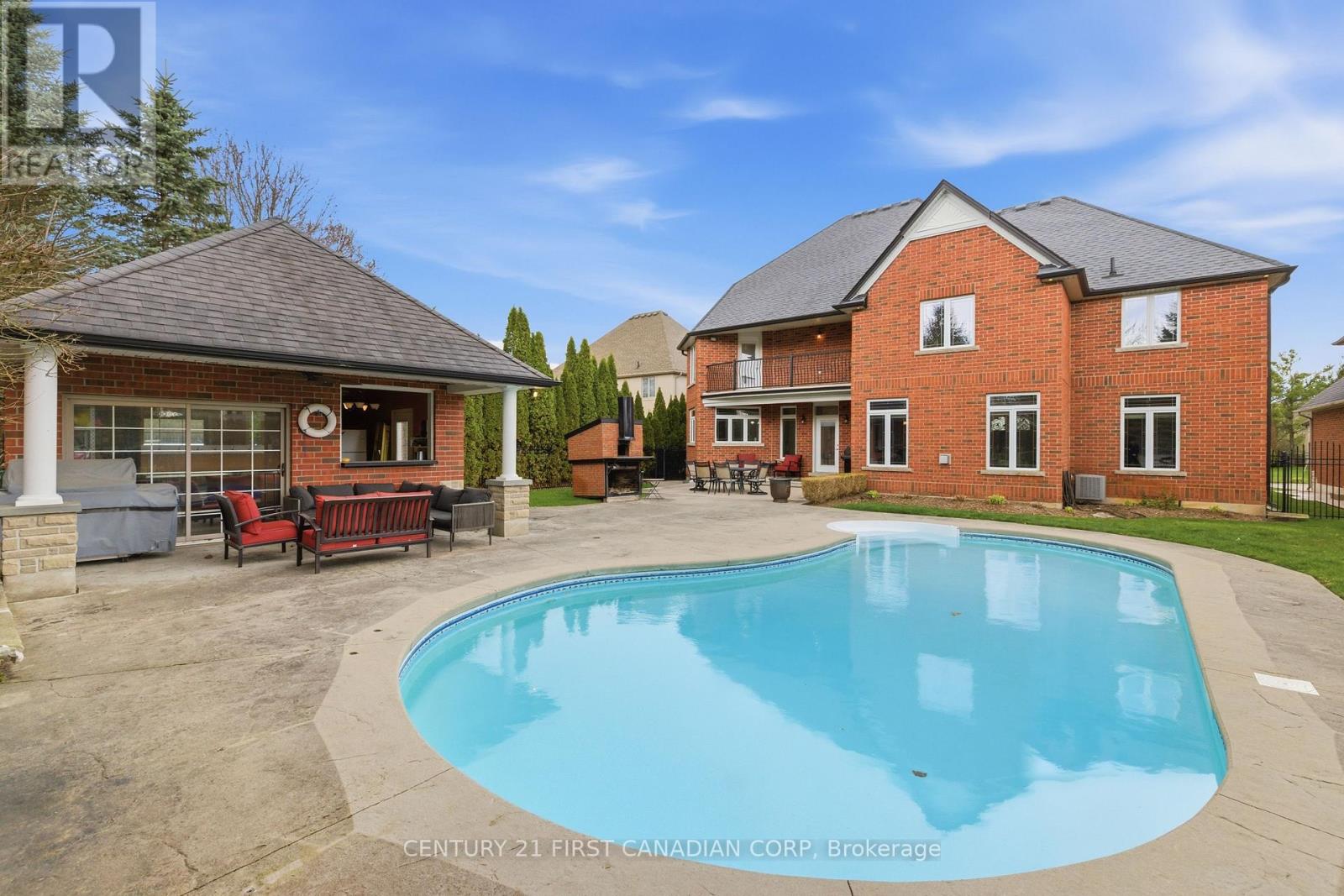 2 - 7222 CLAYTON WALK