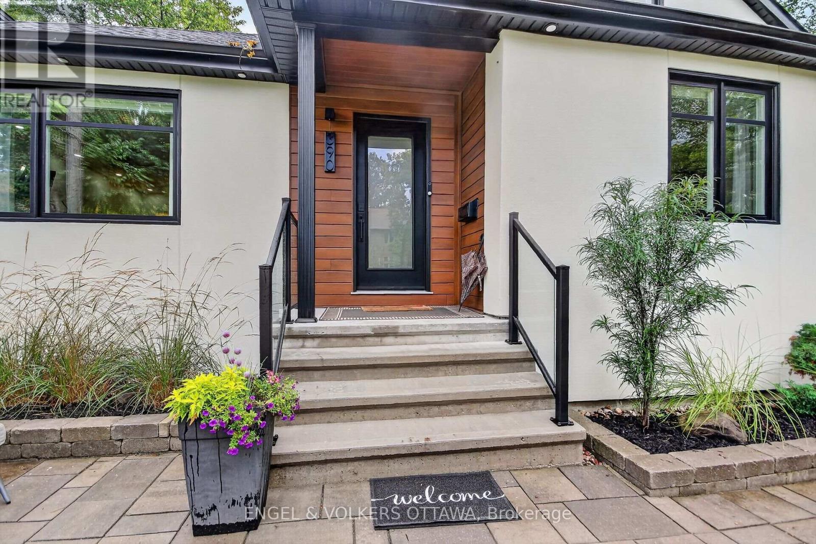 390 PRINCETON AVENUE Property Photo 1